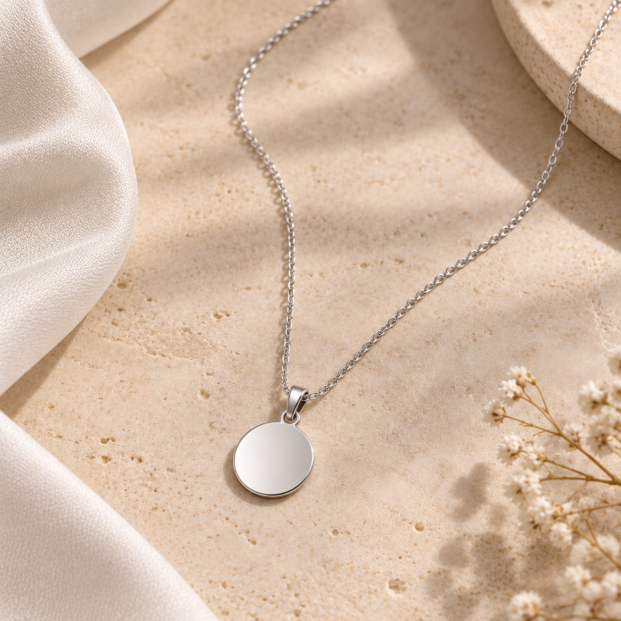 Minimal Necklace – Elegant Round Pendant